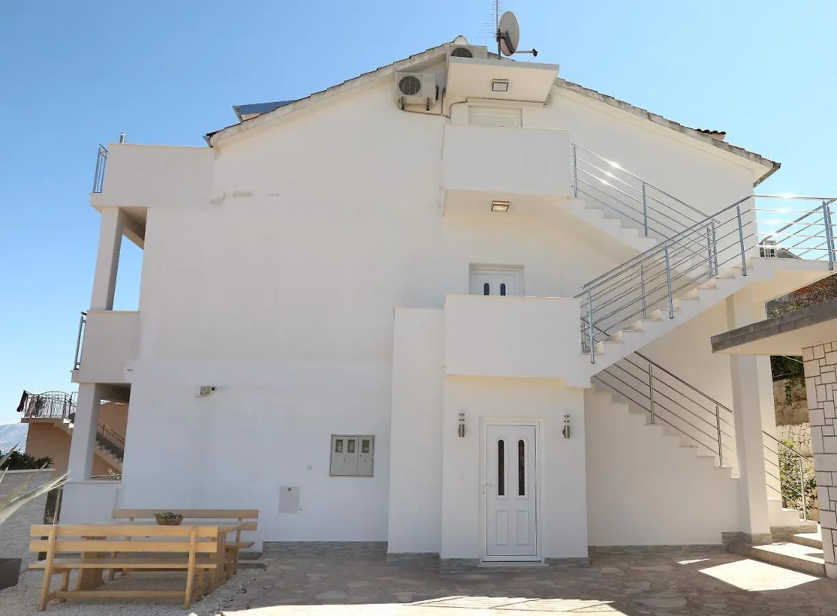 Apartments Vida Trogir 0*,