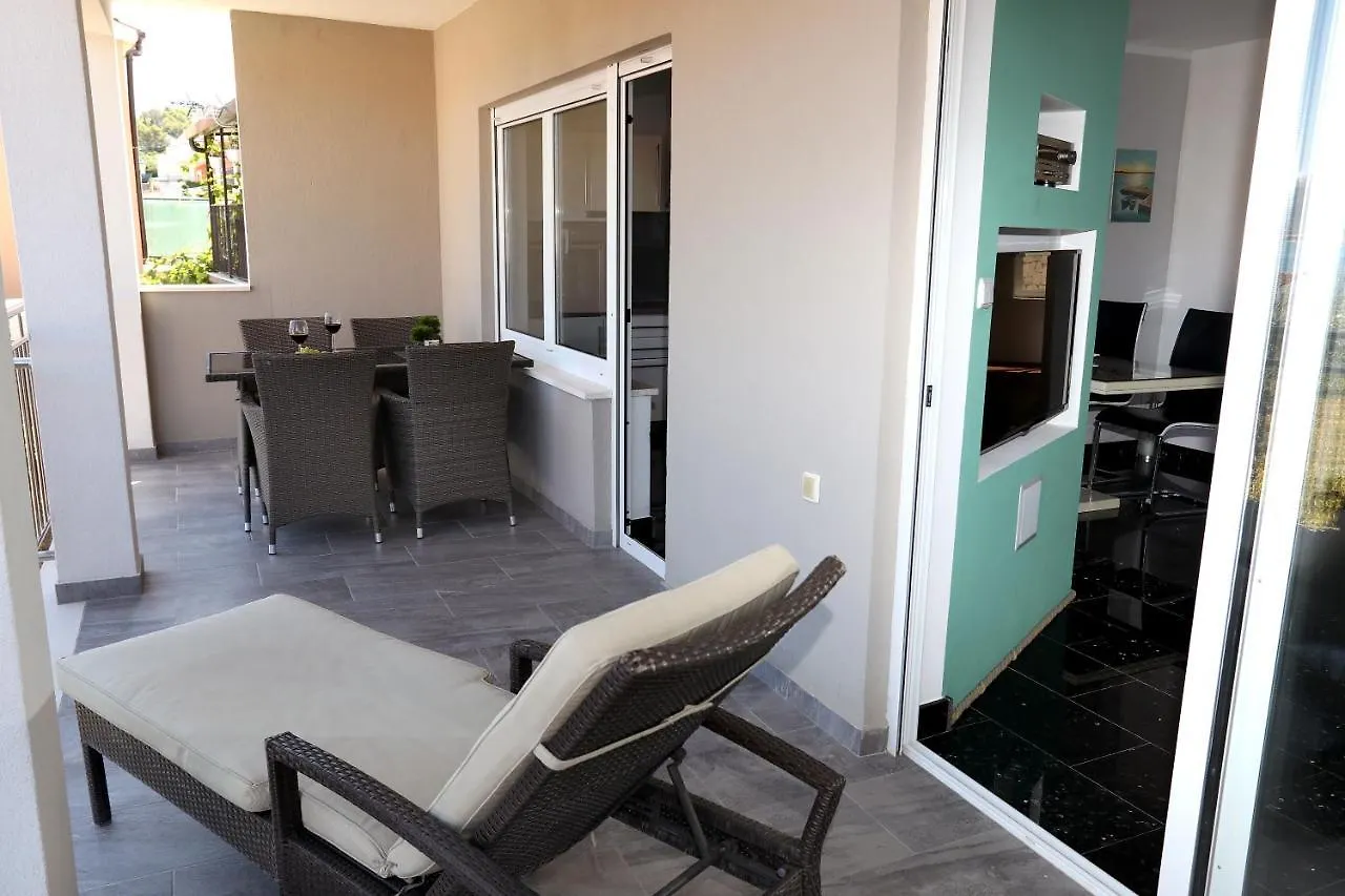 Apartments Vida Trogir 0*,